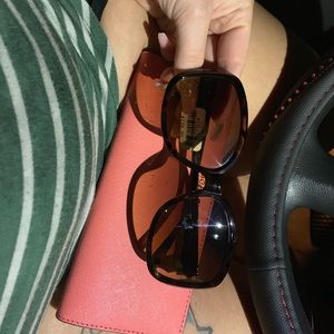 GUESS SUNGLASSES